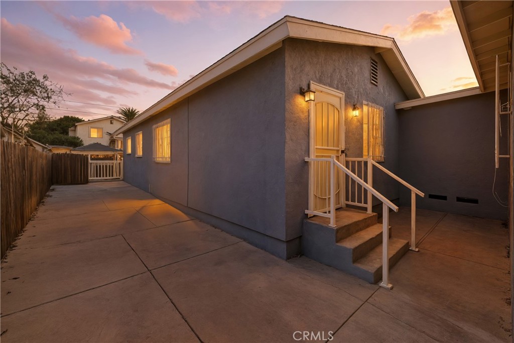 907 E 109th Place Property Photo 13