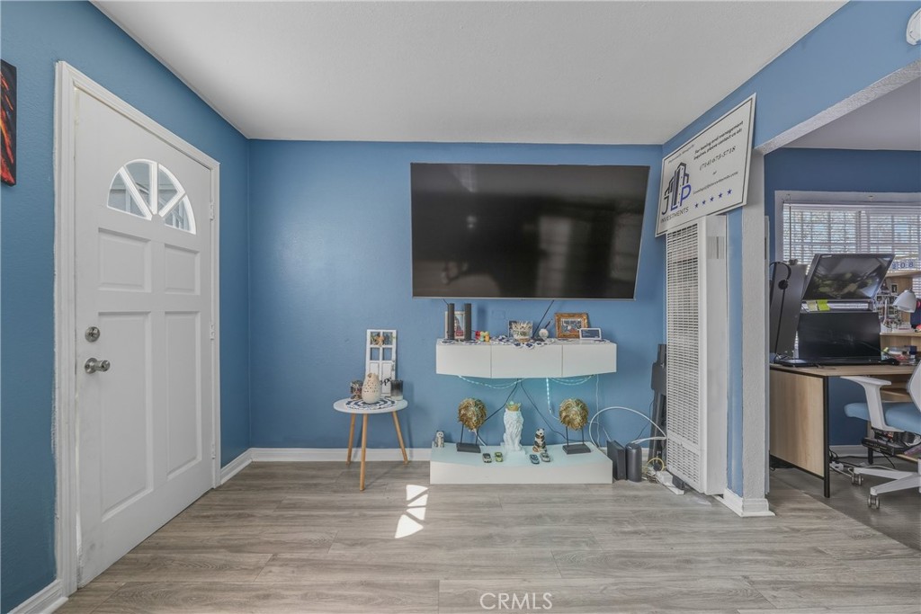 907 E 109th Place Property Photo 19