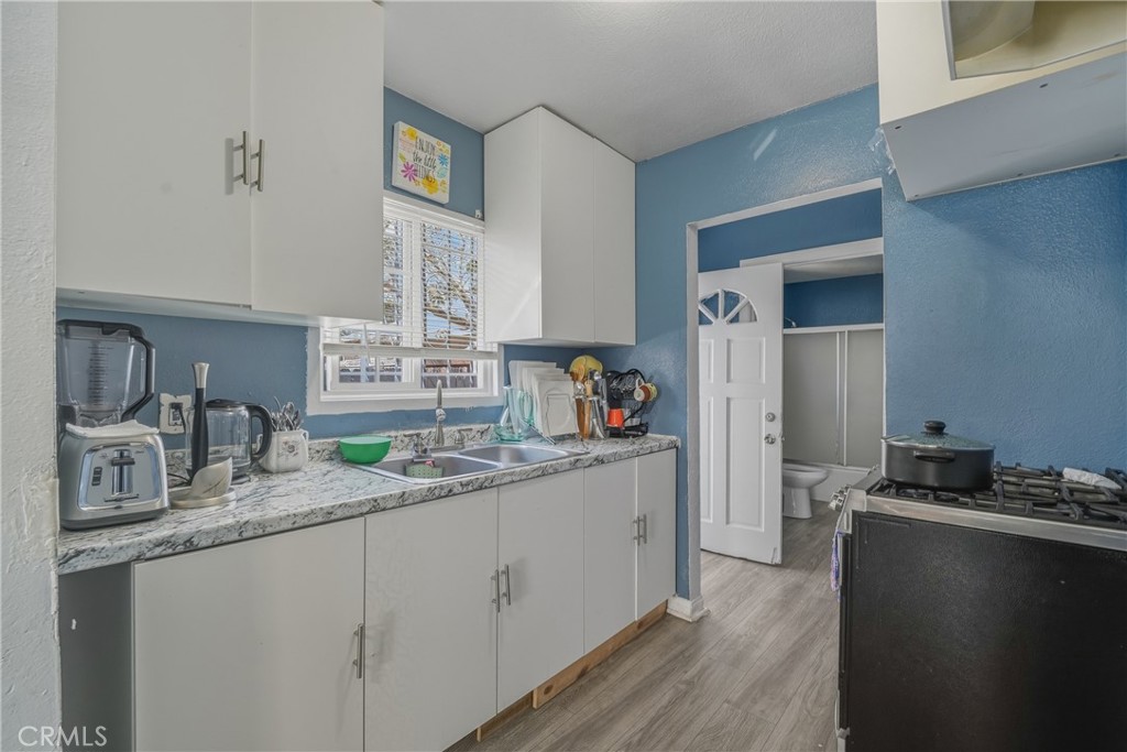 907 E 109th Place Property Photo 24