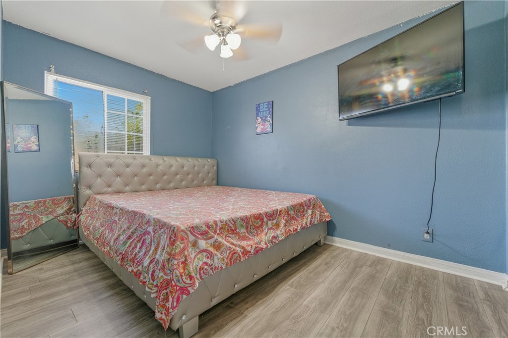 907 E 109th Place Property Photo 27