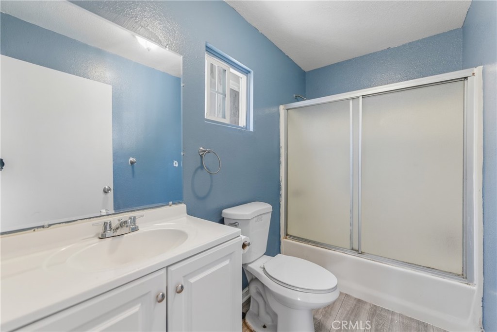 907 E 109th Place Property Photo 30