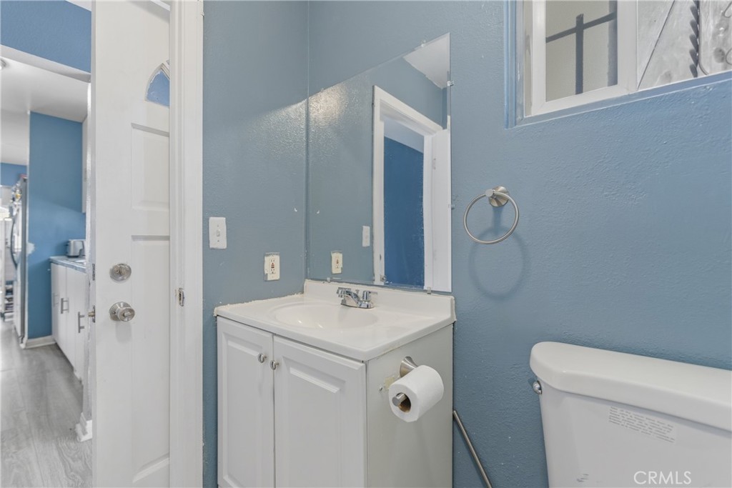 907 E 109th Place Property Photo 31