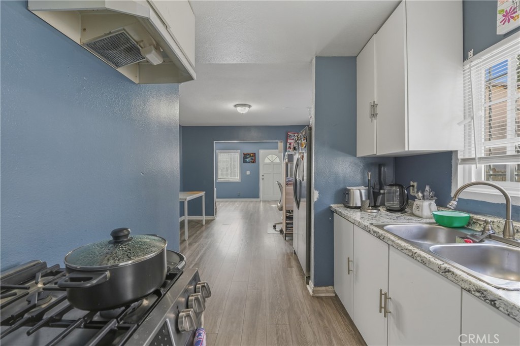 907 E 109th Place Property Photo 32