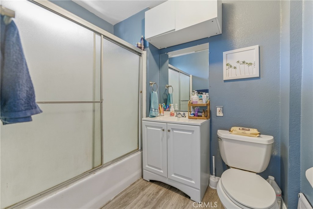 907 E 109th Place Property Photo 35