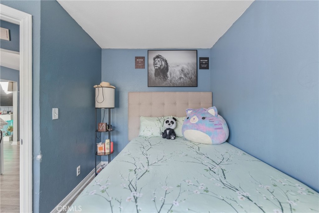 907 E 109th Place Property Photo 36