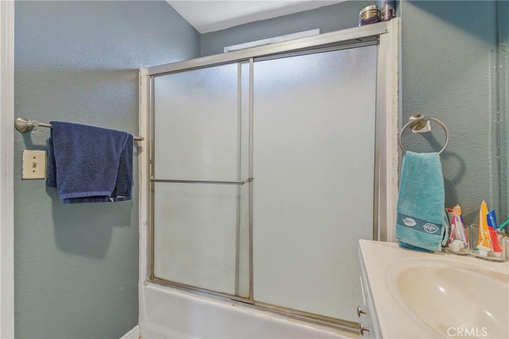 907 E 109th Place Property Photo 39