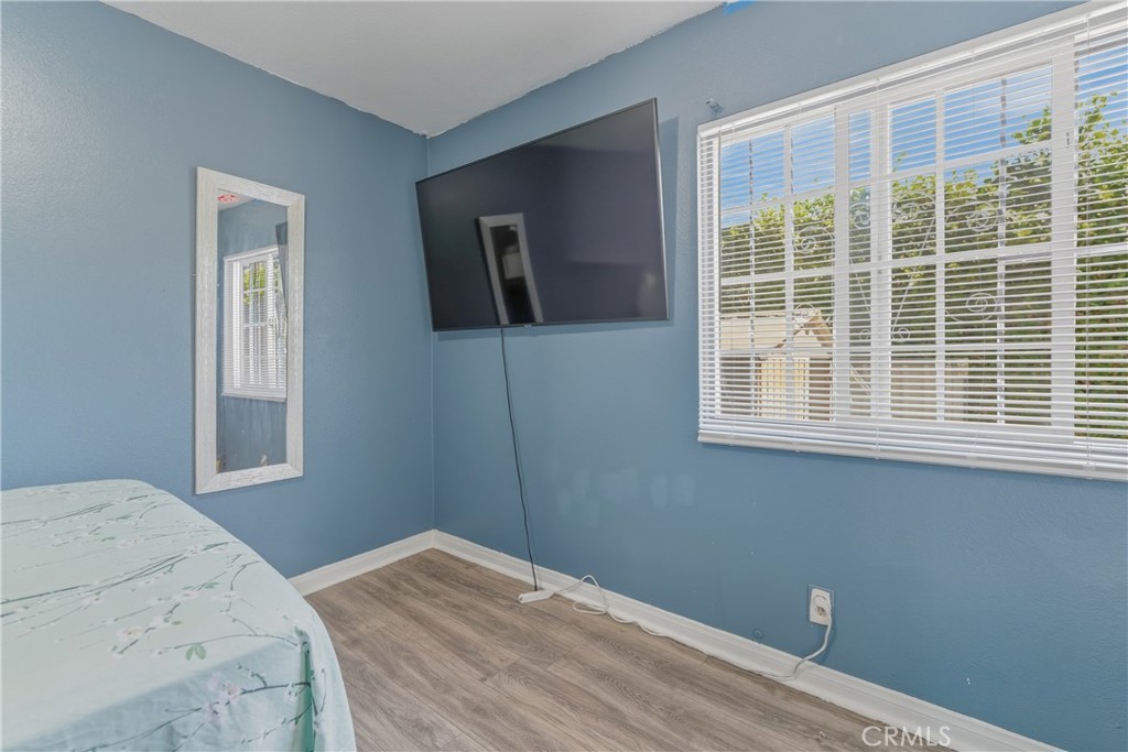 907 E 109th Place Property Photo 40