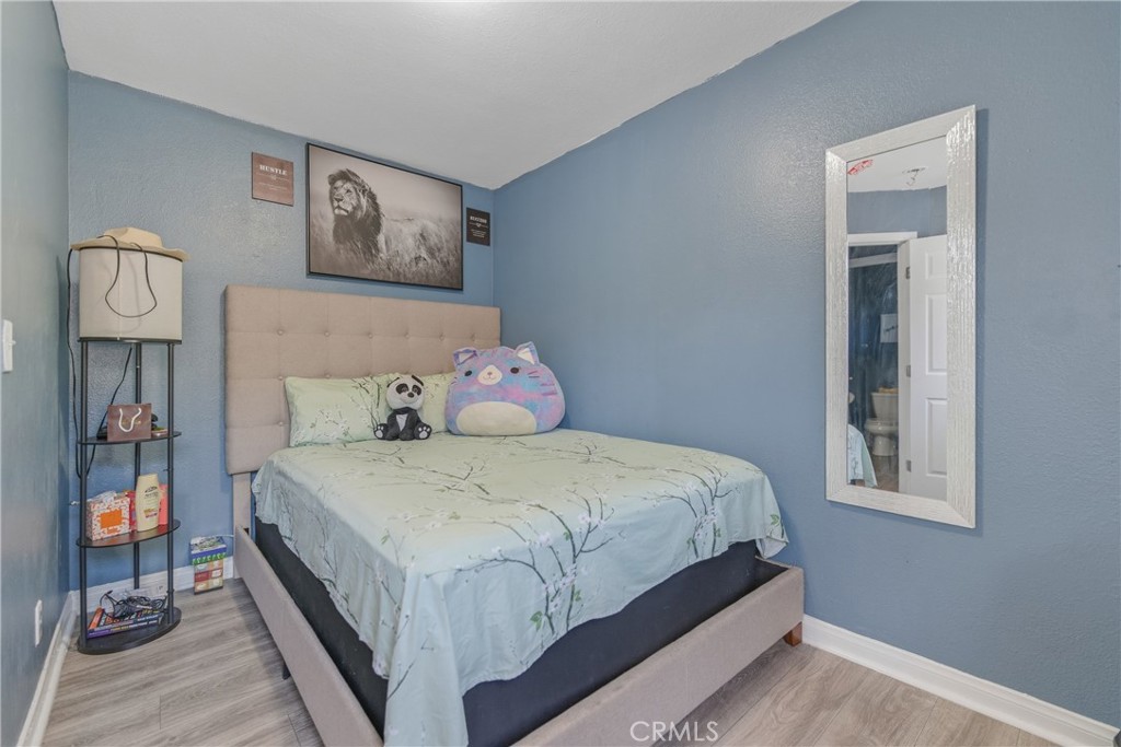 907 E 109th Place Property Photo 41