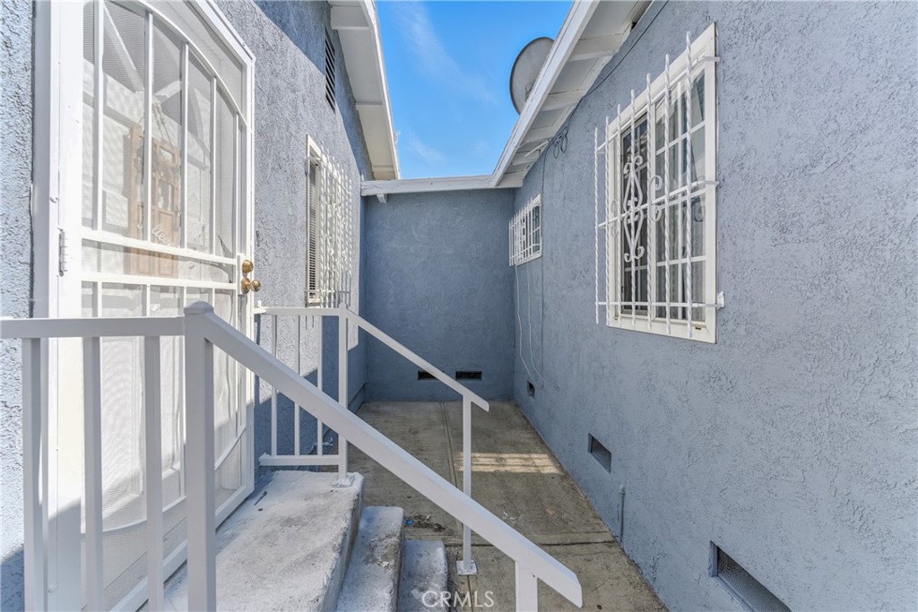 907 E 109th Place Property Photo 44