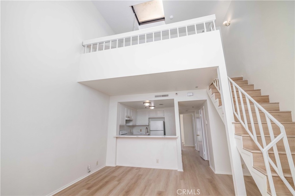 730 W 4th Street 413 Property Photo 4