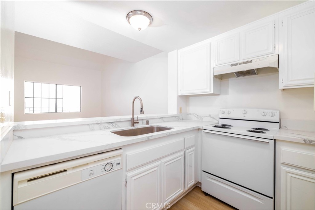 730 W 4th Street 413 Property Photo 5