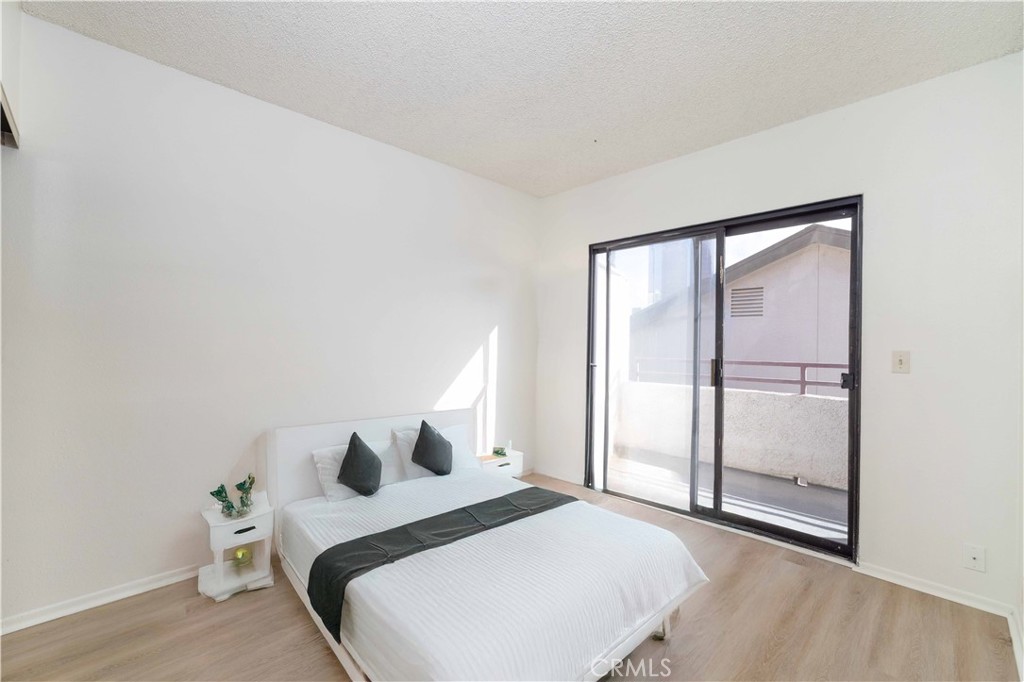 730 W 4th Street 413 Property Photo 9