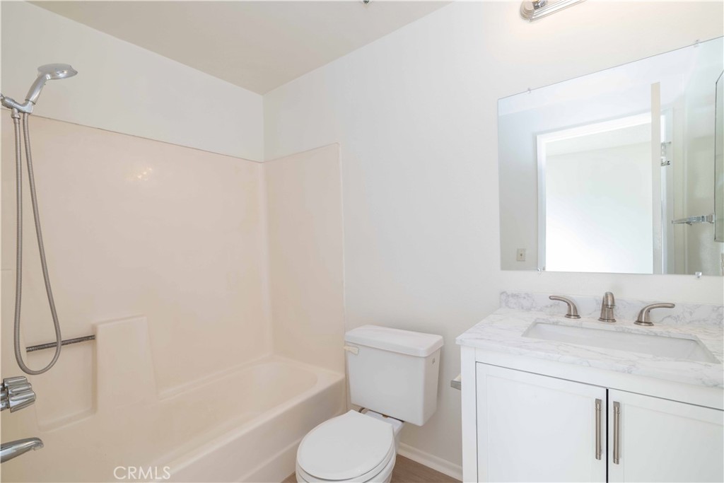 730 W 4th Street 413 Property Photo 12