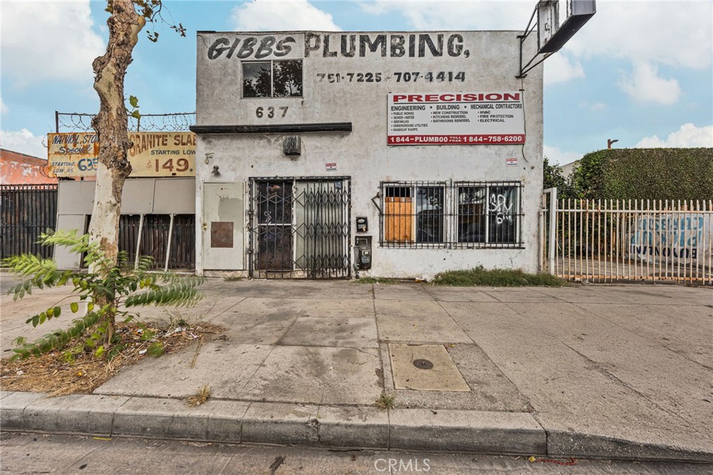 637 E Manchester Avenue Property Photo 1