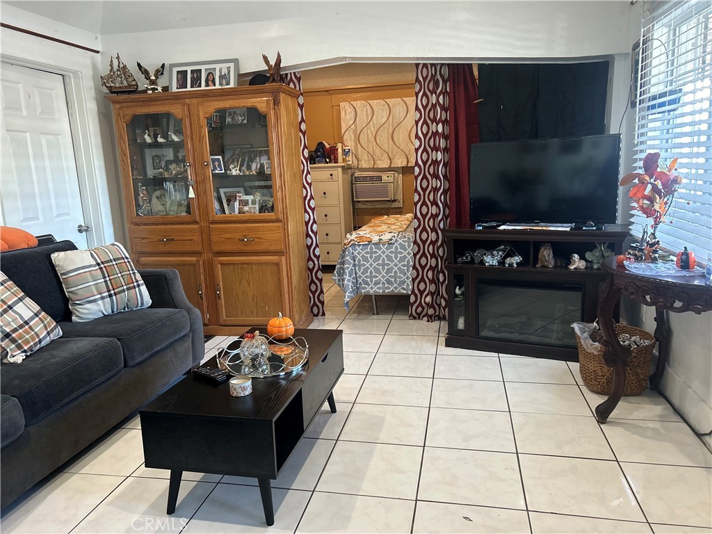 222 W 87th Property Photo 10