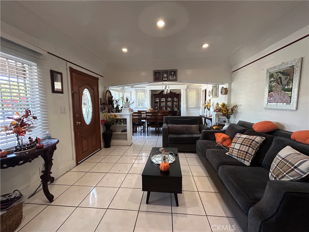 222 W 87th Property Photo 11