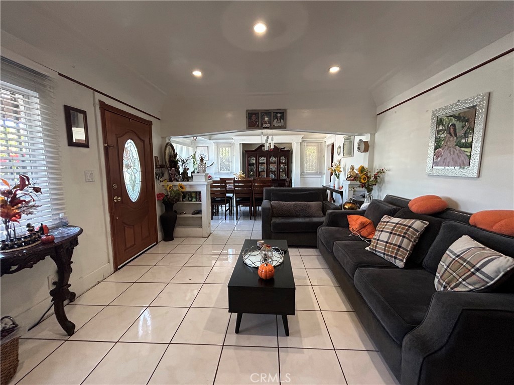 222 W 87th Property Photo 12