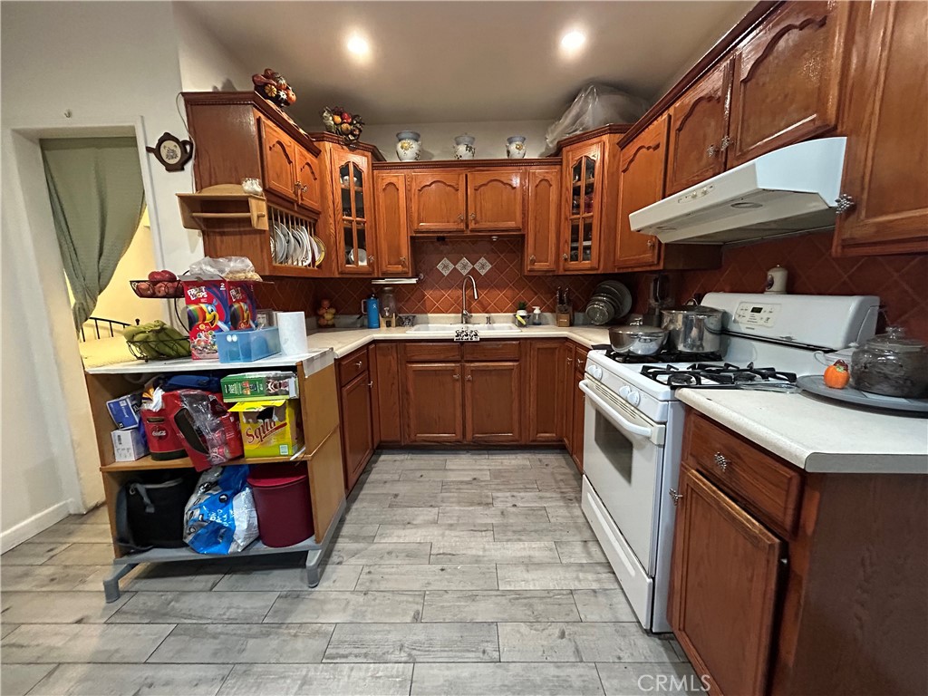 222 W 87th Property Photo 18