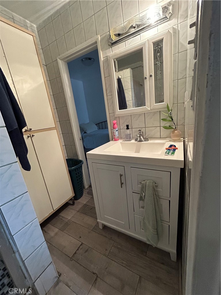 222 W 87th Property Photo 23