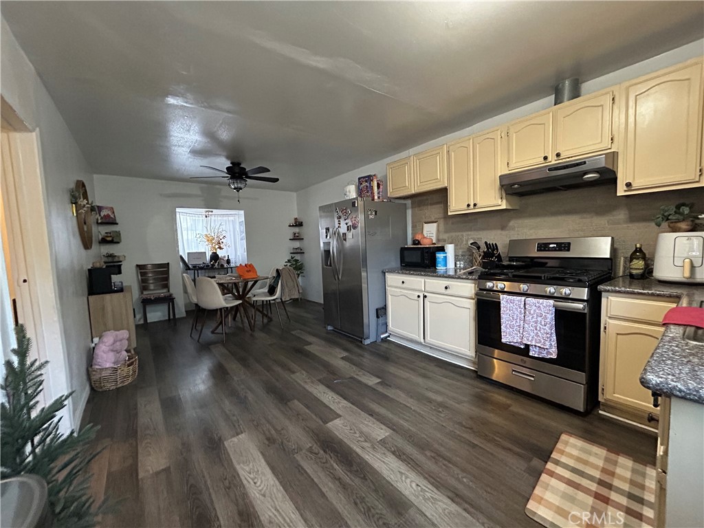 222 W 87th Property Photo 32