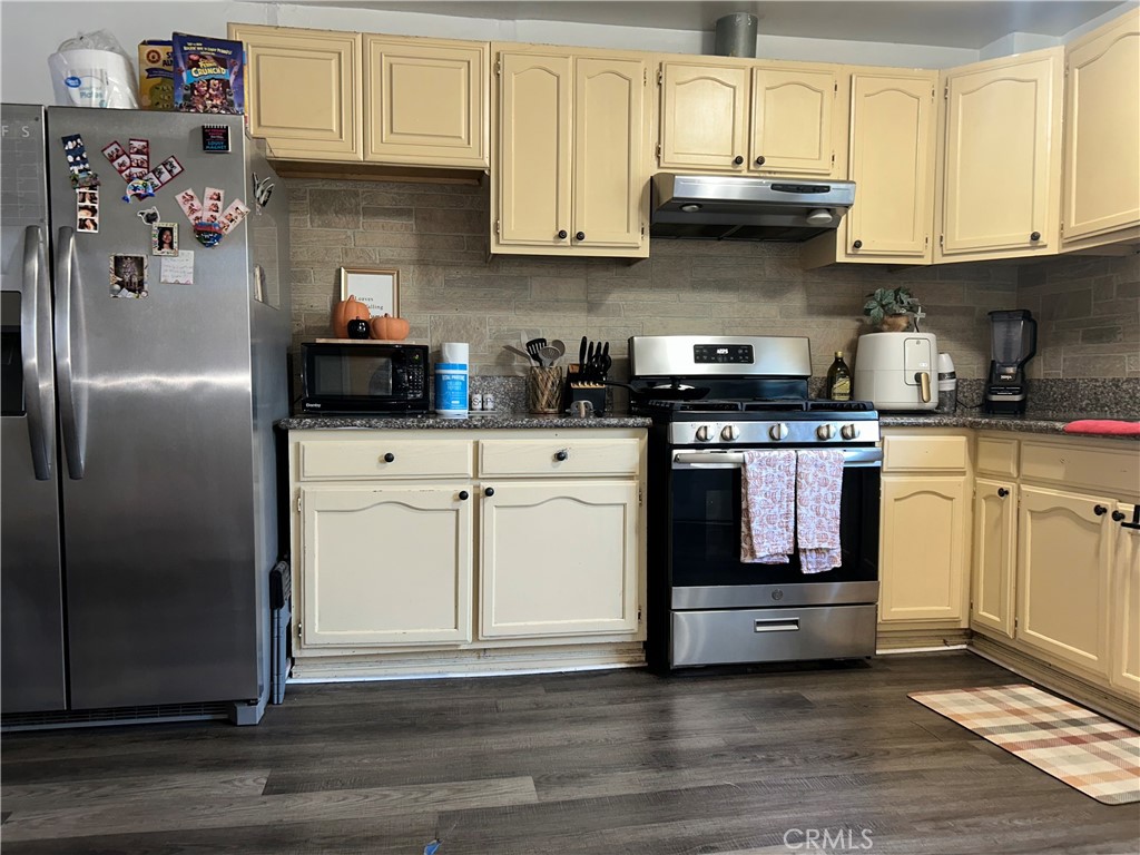 222 W 87th Property Photo 34