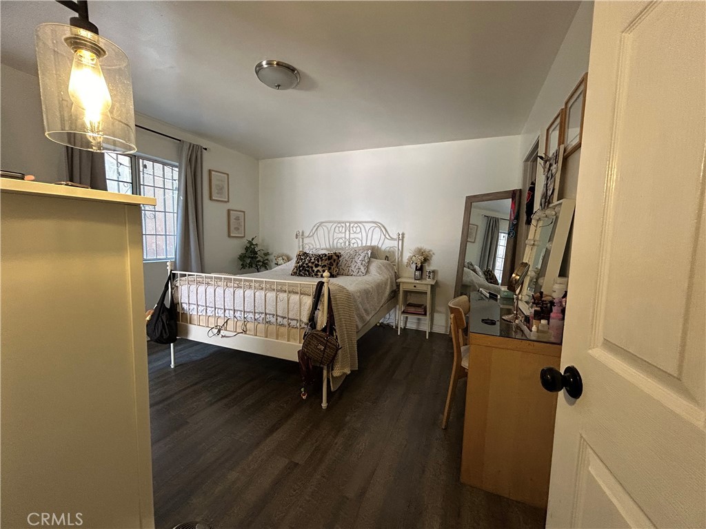 222 W 87th Property Photo 36