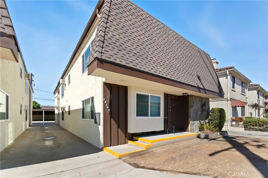 12143 Downey Avenue Property Photo 1