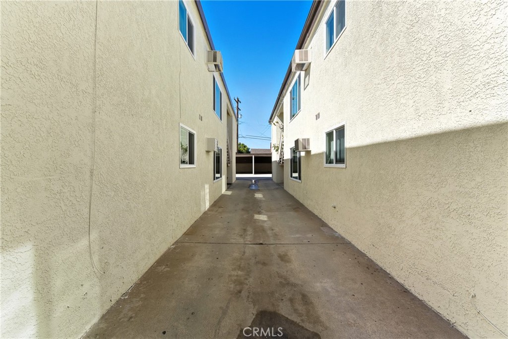 12143 Downey Avenue Property Photo 5