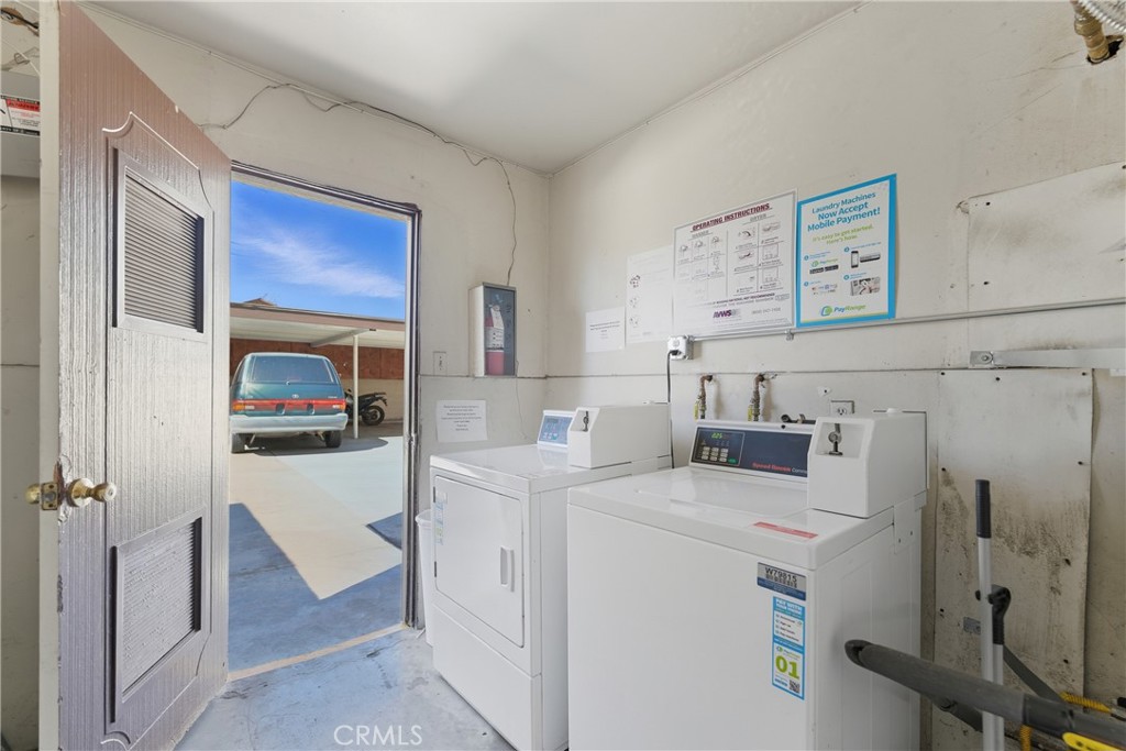 12143 Downey Avenue Property Photo 9