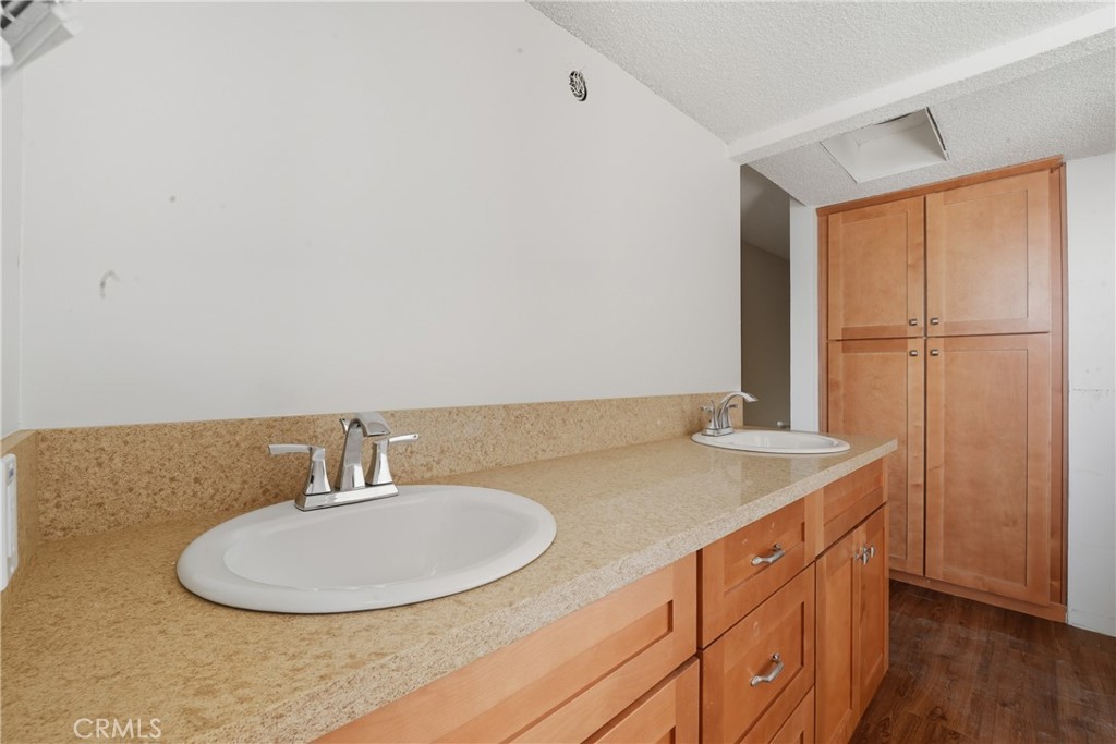 12143 Downey Avenue Property Photo 28