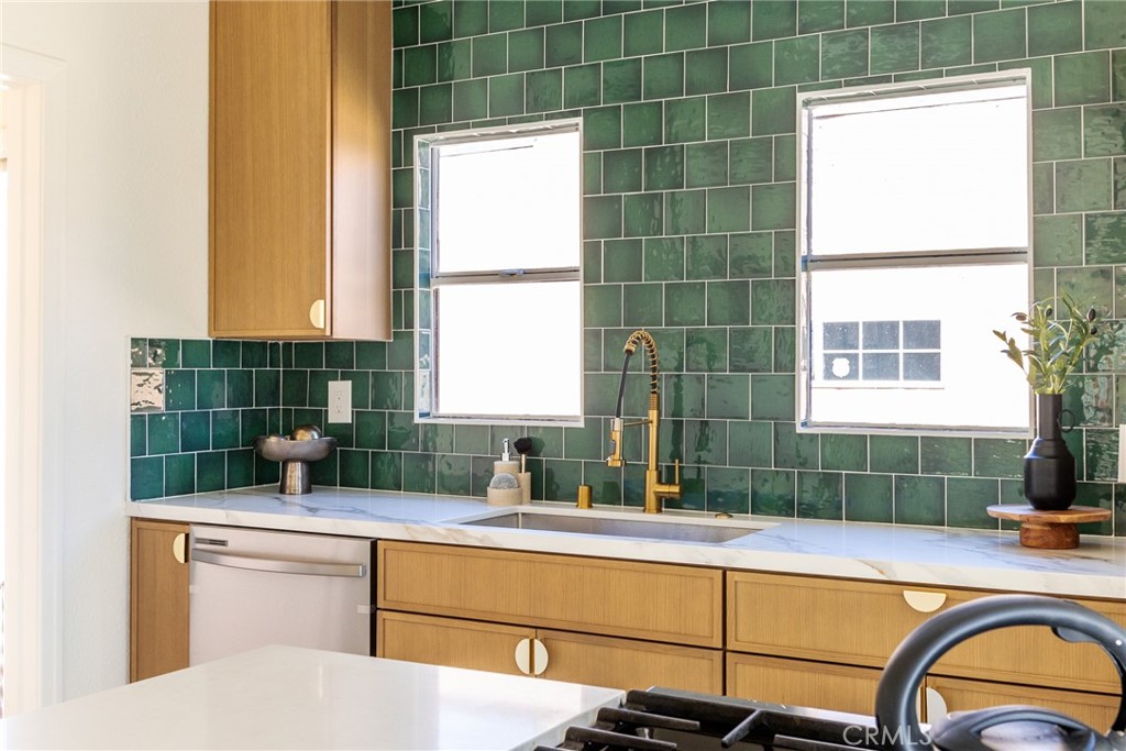 2127 W 76th Property Photo 1