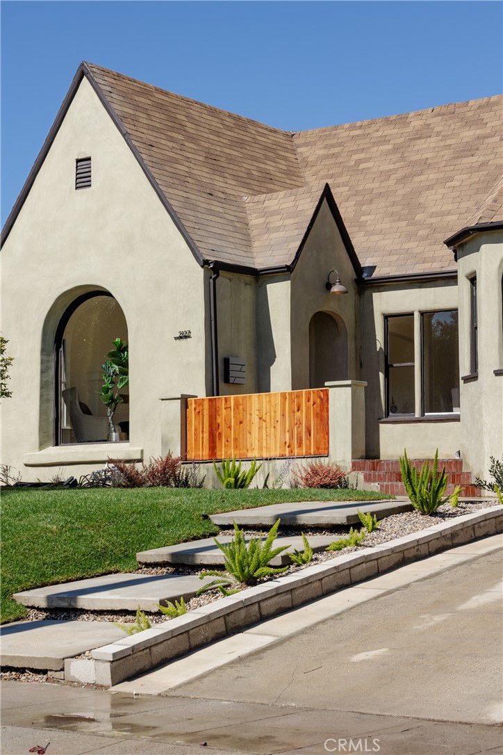 2127 W 76th Property Photo 4