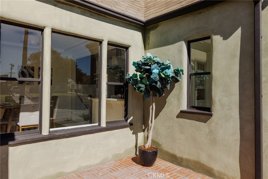 2127 W 76th Property Photo 6