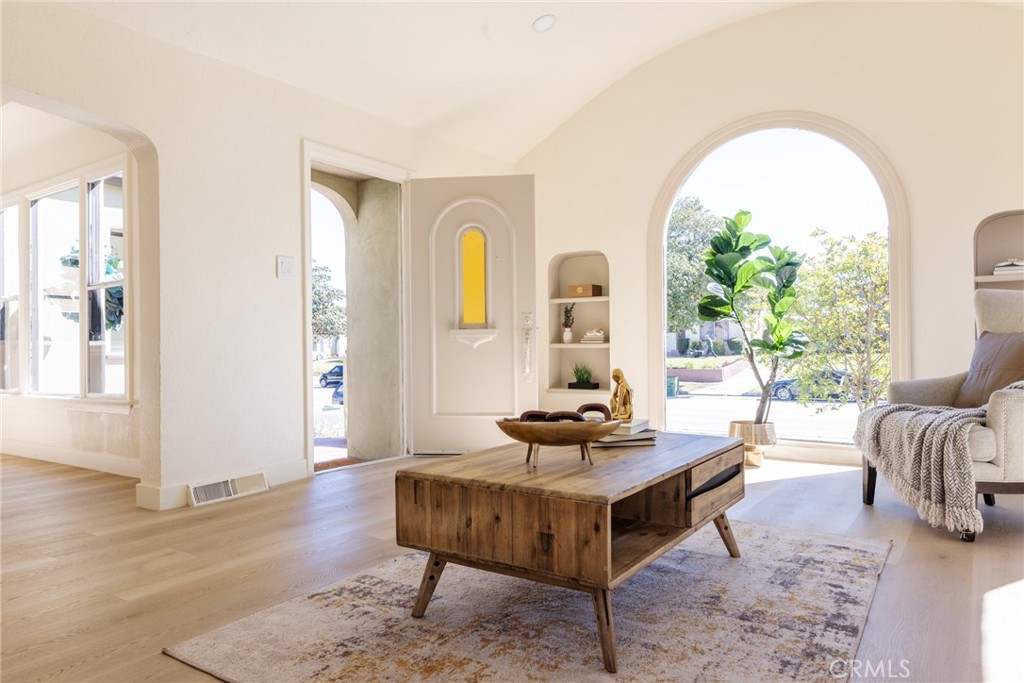 2127 W 76th Property Photo 8