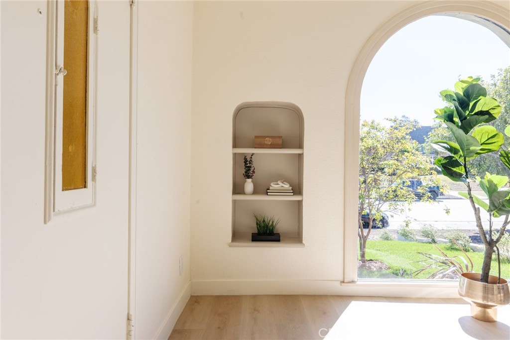 2127 W 76th Property Photo 9