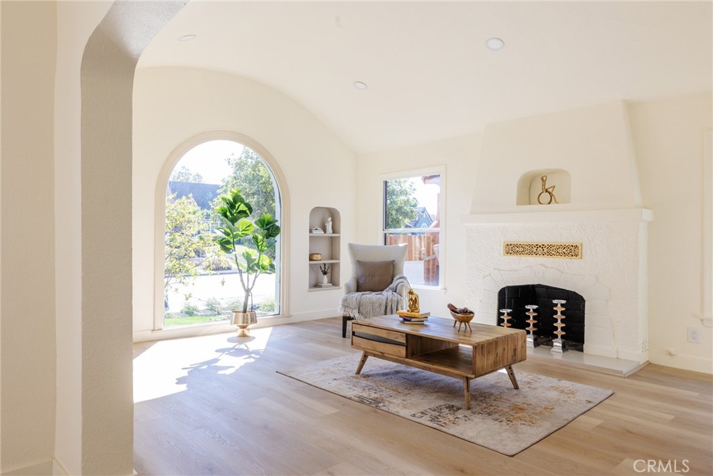 2127 W 76th Property Photo 11