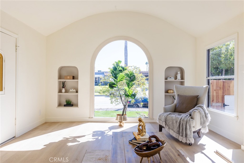 2127 W 76th Property Photo 12