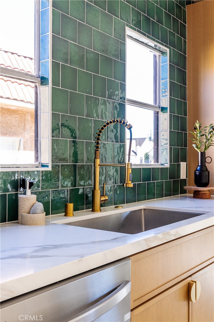 2127 W 76th Property Photo 19