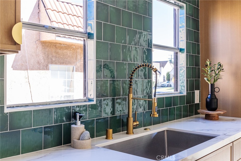 2127 W 76th Property Photo 22