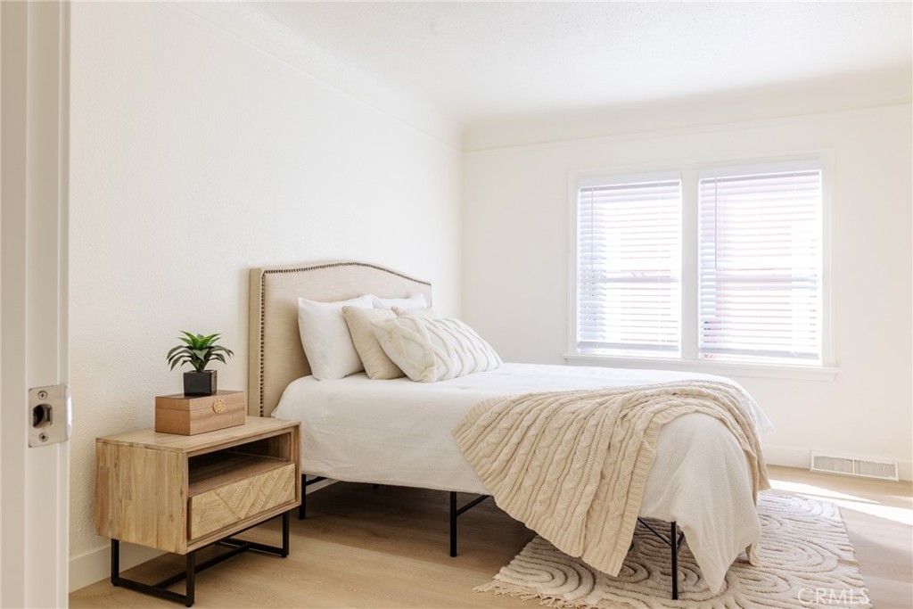 2127 W 76th Property Photo 28