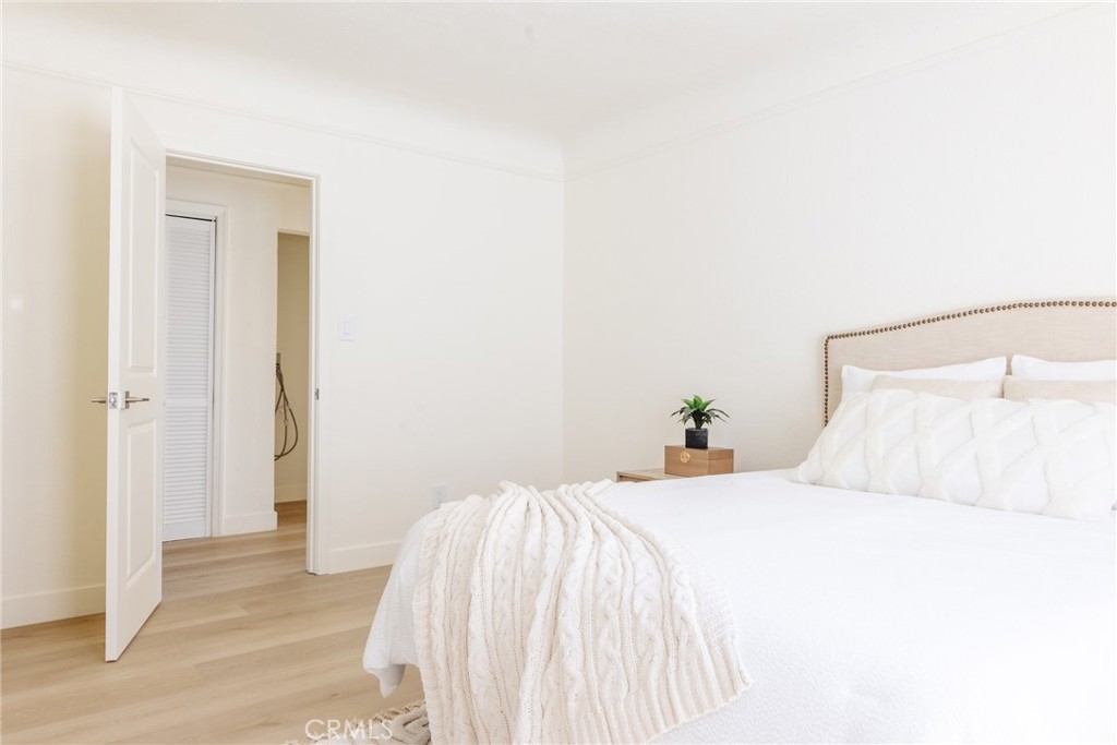 2127 W 76th Property Photo 32