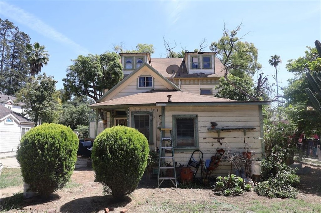 209 Carlton Property Photo 21