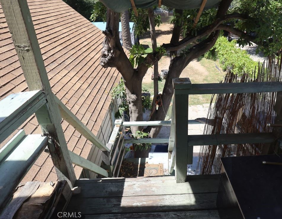 209 Carlton Property Photo 22