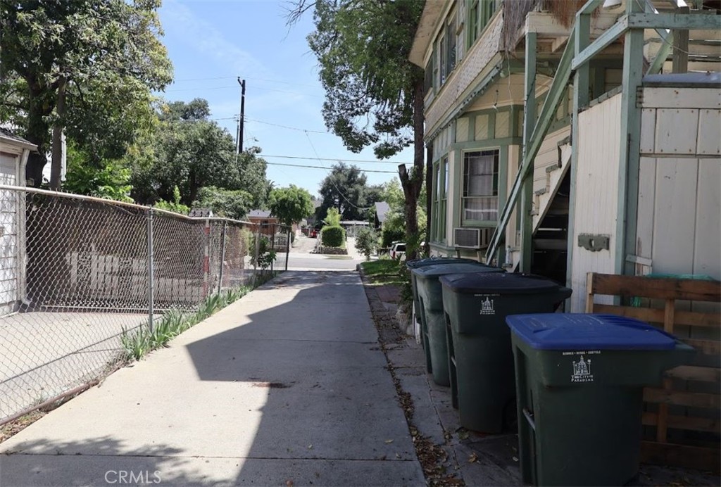 209 Carlton Property Photo 23