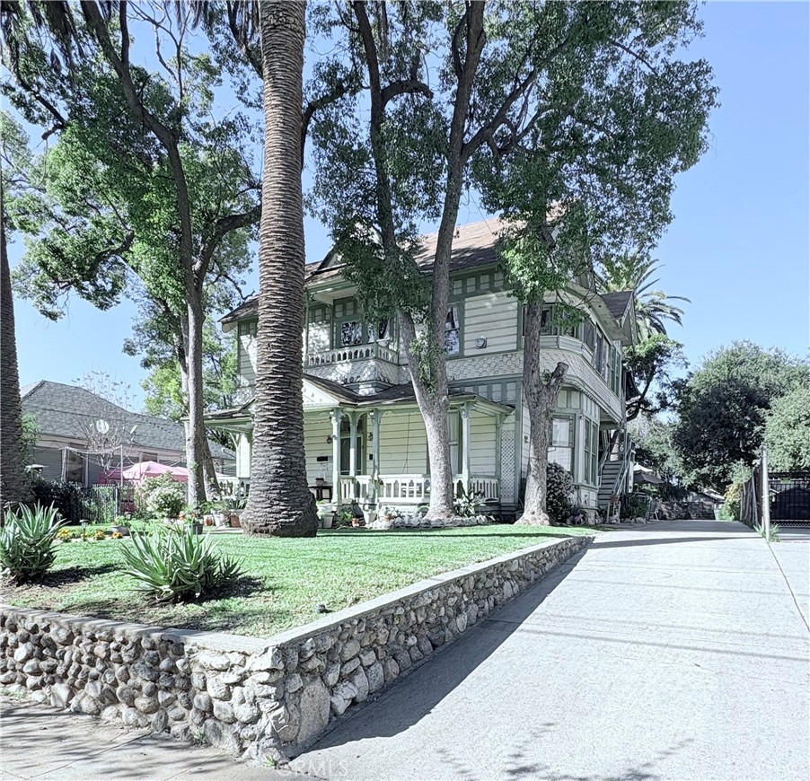 209 Carlton Property Photo 29