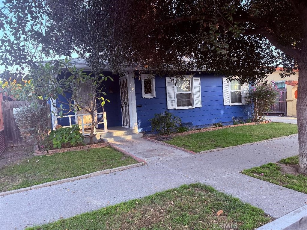 2010 Golden Ave Property Photo 1