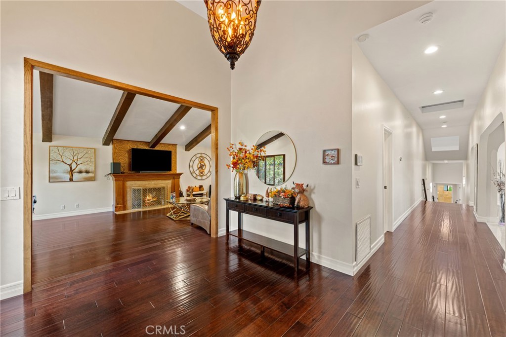 2420 San Antonio E Property Photo 8