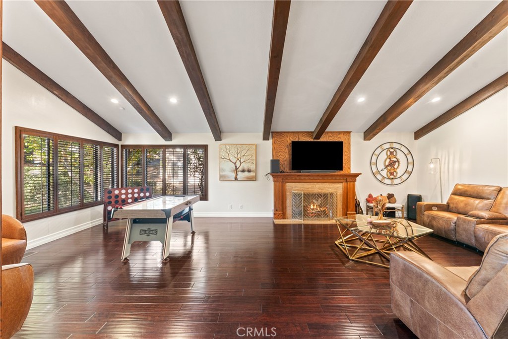 2420 San Antonio E Property Photo 9