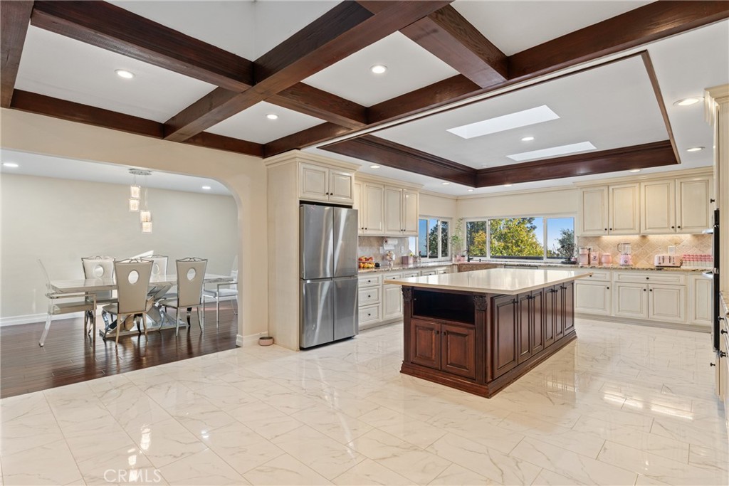 2420 San Antonio E Property Photo 14