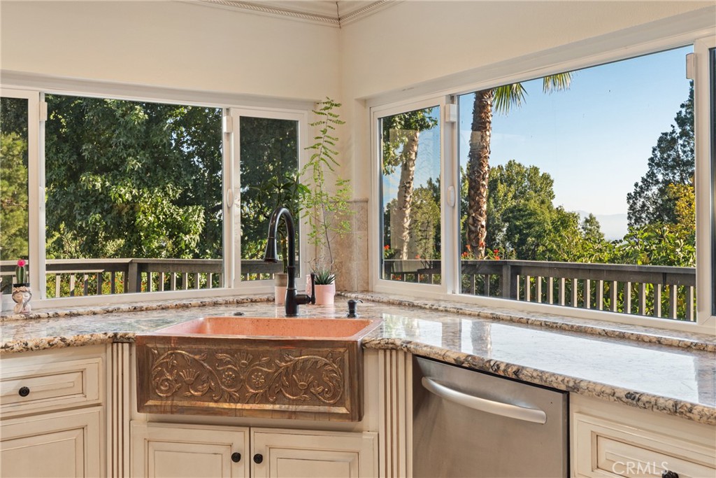 2420 San Antonio E Property Photo 16